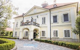 Szidónia Castle
